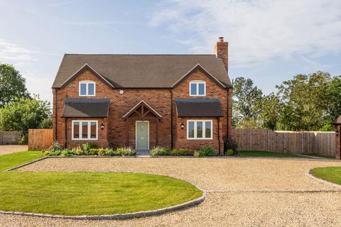 4 bedroom detached house for sale, Buckingham Road, Aylesbury HP22