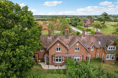 4 bedroom semi-detached house for sale, Buckingham Road, Aylesbury HP22