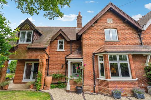 4 bedroom semi-detached house for sale, Buckingham Road, Aylesbury HP22