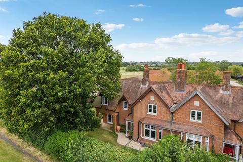 4 bedroom semi-detached house for sale, Buckingham Road, Aylesbury HP22