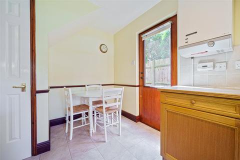 45 Bishops Drive, Wokingham, RG40 1WA