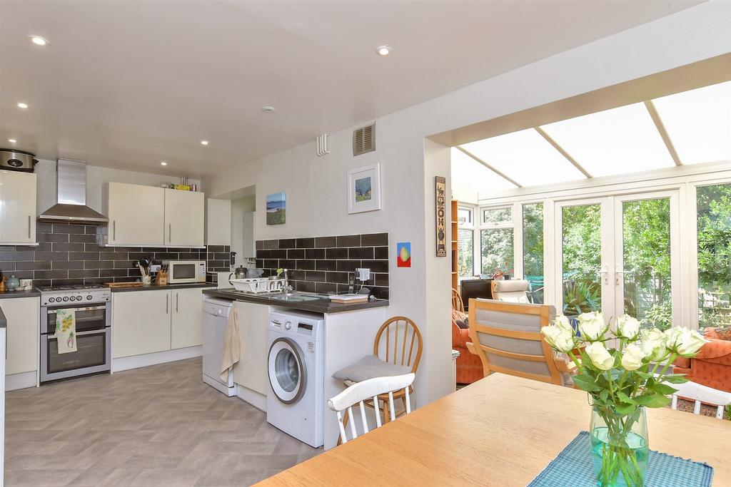 Kitchen/ Dining Area