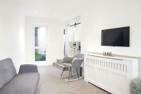 2 bedroom maisonette for sale, Oakhill Road, London SW16