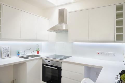 2 bedroom end of terrace house for sale, Oakhill Road, London SW16