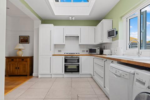 19 Bridgewood Road, Worcester Park, KT4 8XP