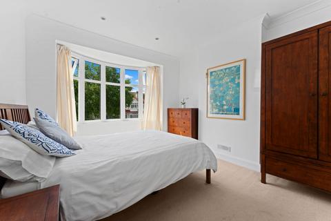 19 Bridgewood Road, Worcester Park, KT4 8XP