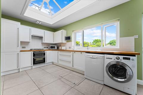 19 Bridgewood Road, Worcester Park, KT4 8XP