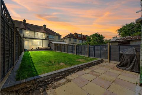 19 Bridgewood Road, Worcester Park, KT4 8XP