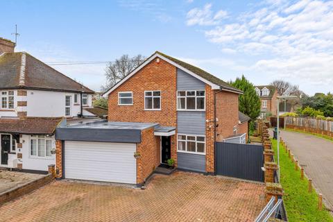 3 bedroom detached house for sale, River Way, Ewell KT19