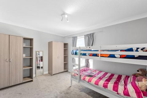 18 Andrews Close, Worcester Park, KT4 8PF
