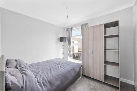 18 Andrews Close, Worcester Park, KT4 8PF