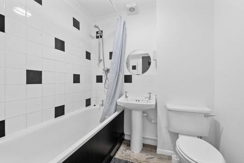 18 Andrews Close, Worcester Park, KT4 8PF