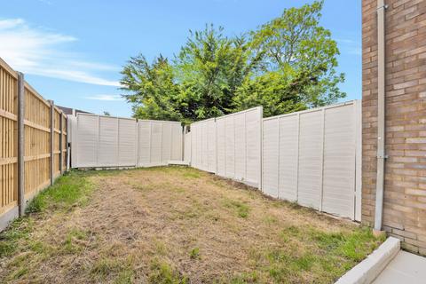 18 Andrews Close, Worcester Park, KT4 8PF