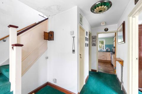 1 Parry Close, Epsom, KT17 2PB