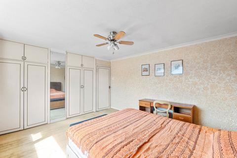 1 Parry Close, Epsom, KT17 2PB