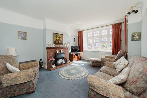145 Seaforth Gardens, Epsom, KT19 0LW