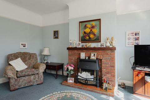 145 Seaforth Gardens, Epsom, KT19 0LW