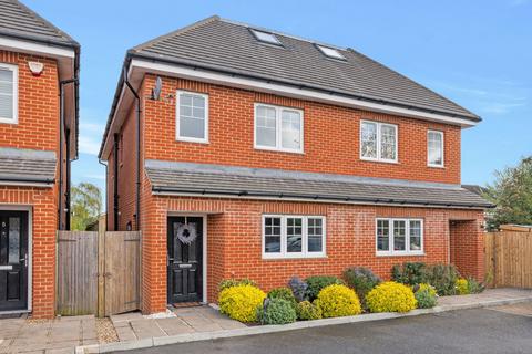 4 Oak Tree Close, West Ewell, Epsom, KT19 9FG