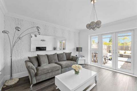 4 Oak Tree Close, West Ewell, Epsom, KT19 9FG