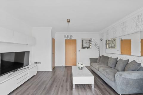 4 Oak Tree Close, West Ewell, Epsom, KT19 9FG