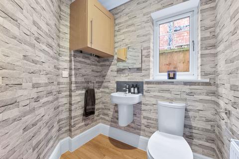 4 Oak Tree Close, West Ewell, Epsom, KT19 9FG