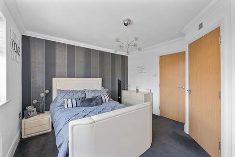 4 Oak Tree Close, West Ewell, Epsom, KT19 9FG