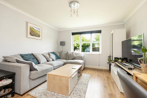 8 Alphea Close, London, SW19 2EP