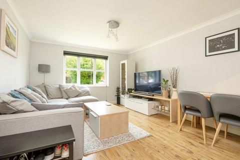 8 Alphea Close, London, SW19 2EP