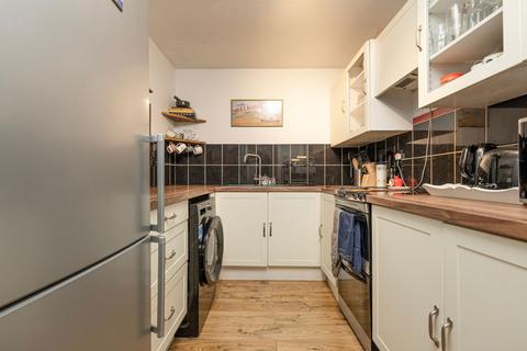 8 Alphea Close, London, SW19 2EP