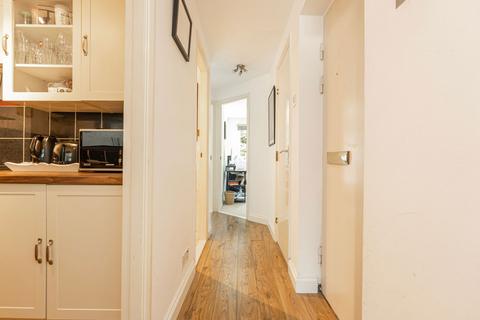 8 Alphea Close, London, SW19 2EP