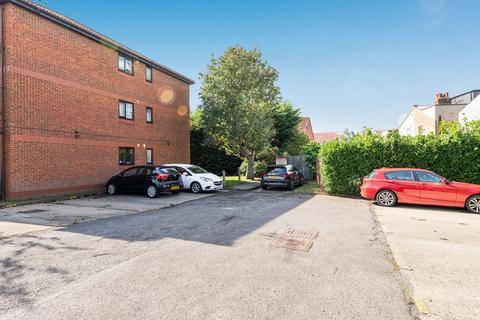 8 Alphea Close, London, SW19 2EP