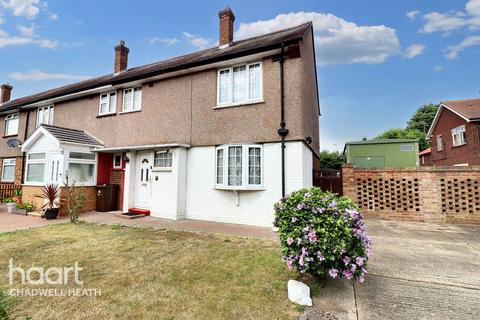 3 bedroom end of terrace house for sale, Kingston Hill Avenue, Romford