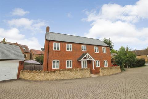 4 bedroom detached house for sale, Deanshanger, Milton Keynes MK19