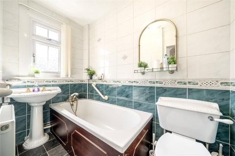 4 bedroom end of terrace house for sale, Indus Road, London, SE7