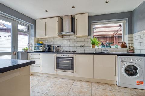 11 Mitchell Close, Nottingham, NG6 7BT