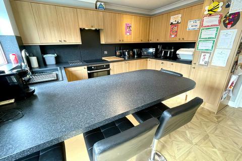 10 Hazel Close, St Austell, PL25 3UU