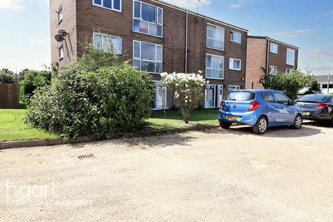 2 bedroom flat for sale, Sandgate, Swindon