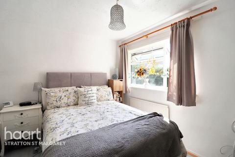 2 bedroom flat for sale, Sandgate, Swindon