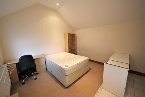 Studio to rent, Woodend Road, Winton, Bournemouth