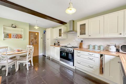 11 Vincent Avenue, Horndon On The Hill, Stanford-le-hope, SS17 8LW