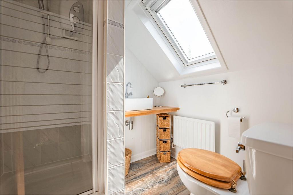 TOP FLOOR SHOWER ROOM.jpg