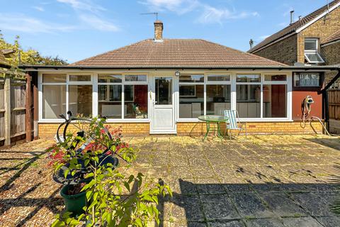 21 Hadfield Road, Stanford-le-hope, SS17 0DX