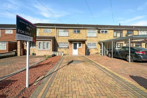 18 Brunel Close, Tilbury, RM18 8EJ