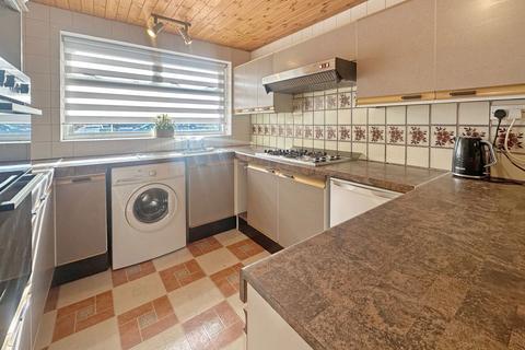 18 Brunel Close, Tilbury, RM18 8EJ