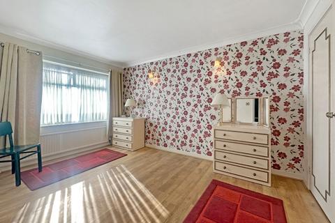 18 Brunel Close, Tilbury, RM18 8EJ