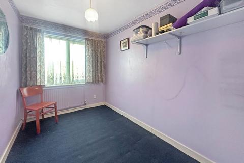 18 Brunel Close, Tilbury, RM18 8EJ