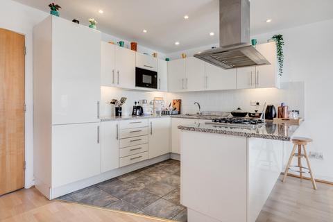 2 bedroom apartment for sale, Ocean Wharf, Westferry Road, London, E14