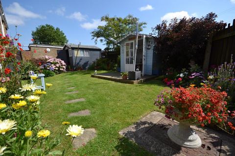 4 bedroom terraced house for sale, Neasden Close, Hull HU8