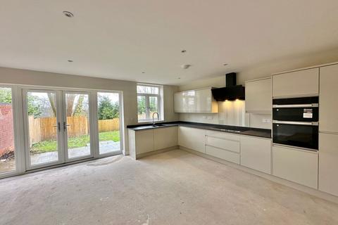 4 bedroom detached house for sale, Telford TF2