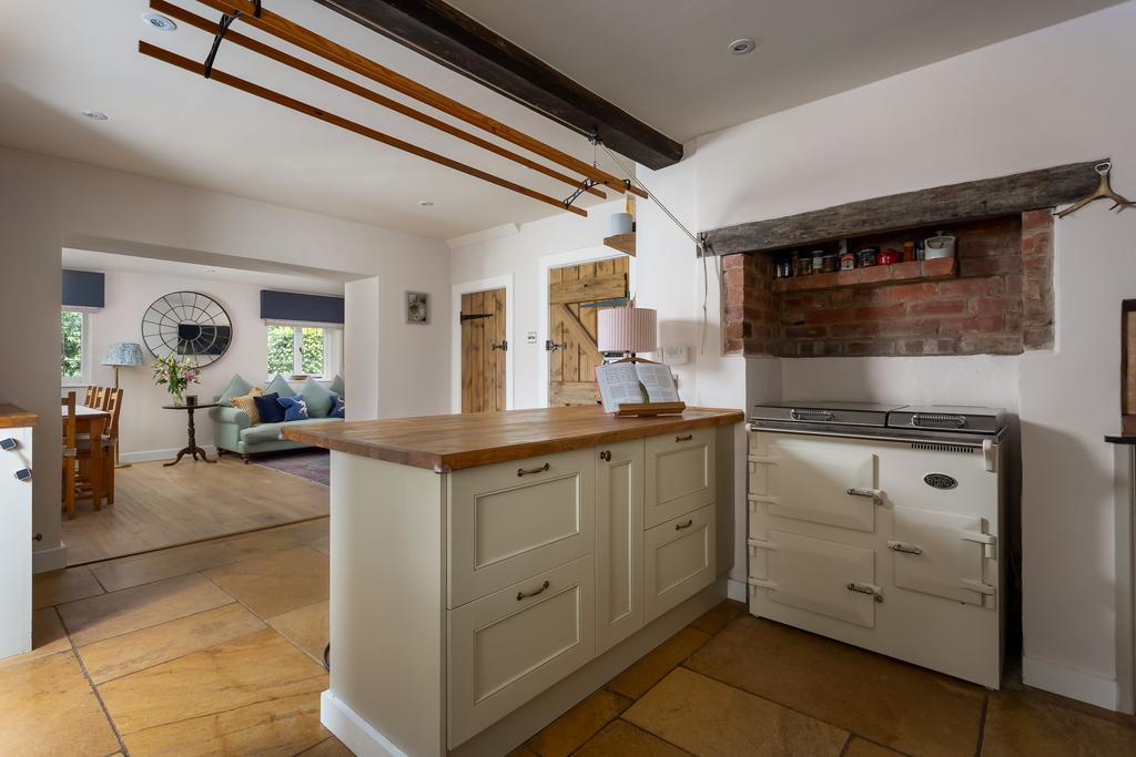 3 Manor Farm Cottage, Daglingworth, GL7 7 AL,...